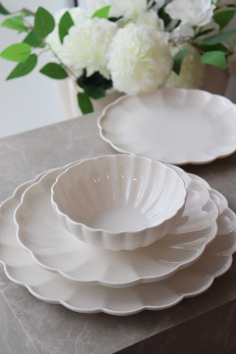 Lotus White 24 teiliges Tafelservice für 6 Personen