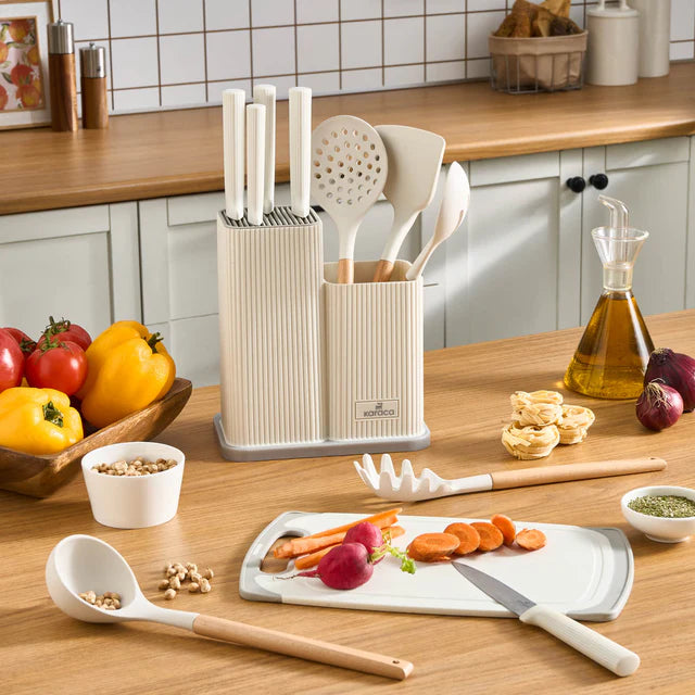 Karaca Massimo Line Messerset + Servierbesteck und Schneidebrett Creme