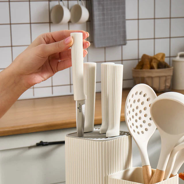 Karaca Massimo Line Messerset + Servierbesteck und Schneidebrett Creme