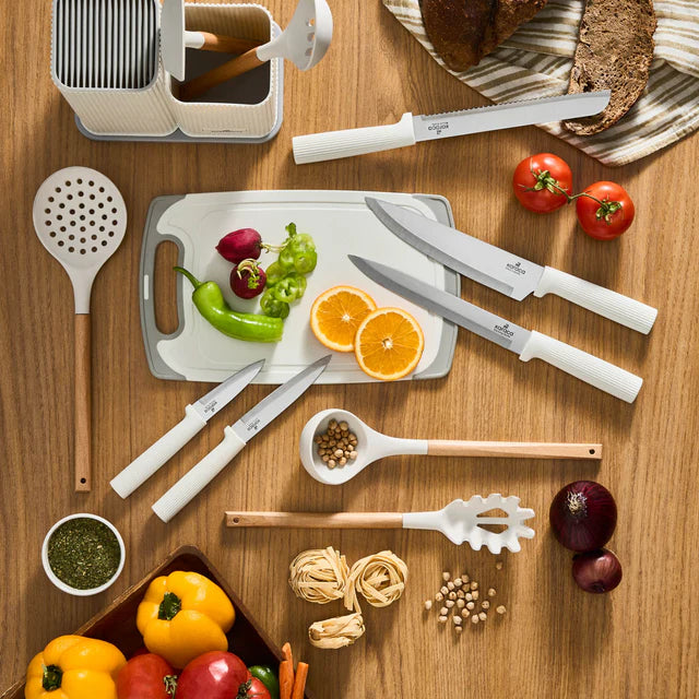 Karaca Massimo Line Messerset + Servierbesteck und Schneidebrett Creme