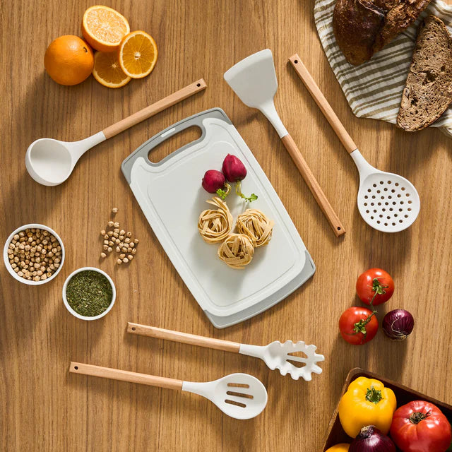 Karaca Massimo Line Messerset + Servierbesteck und Schneidebrett Creme