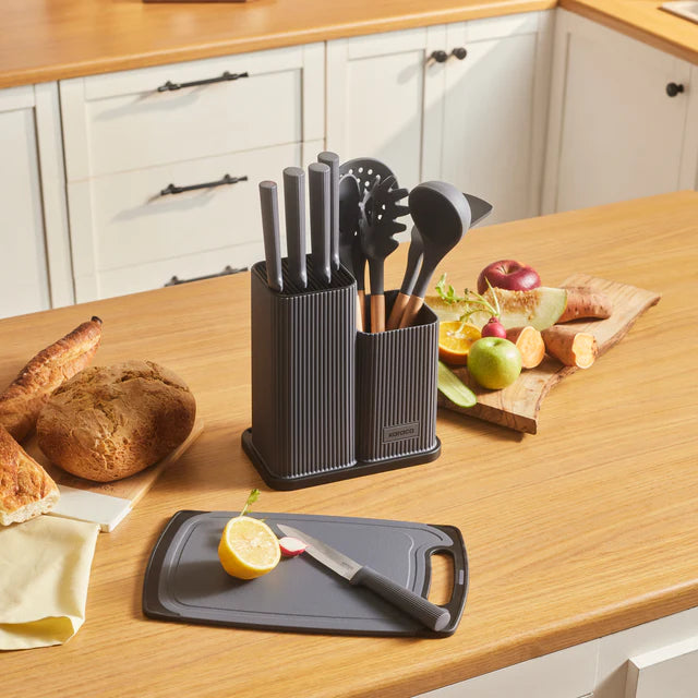 Karaca Massimo Line Messerset + Servierbesteck und Schneidebrett Grau