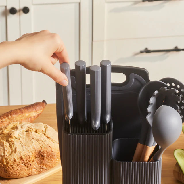 Karaca Massimo Line Messerset + Servierbesteck und Schneidebrett Grau