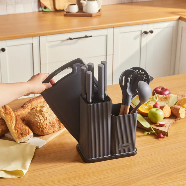 Karaca Massimo Line Messerset + Servierbesteck und Schneidebrett Grau