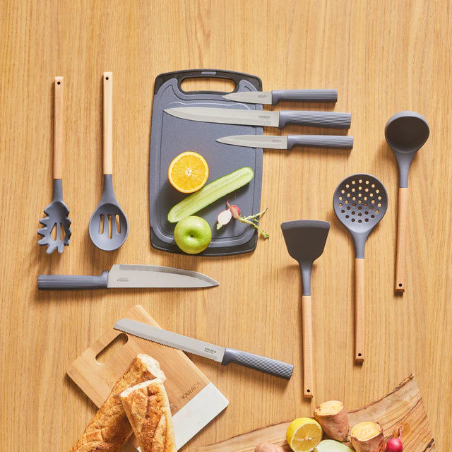Karaca Massimo Line Messerset + Servierbesteck und Schneidebrett Grau