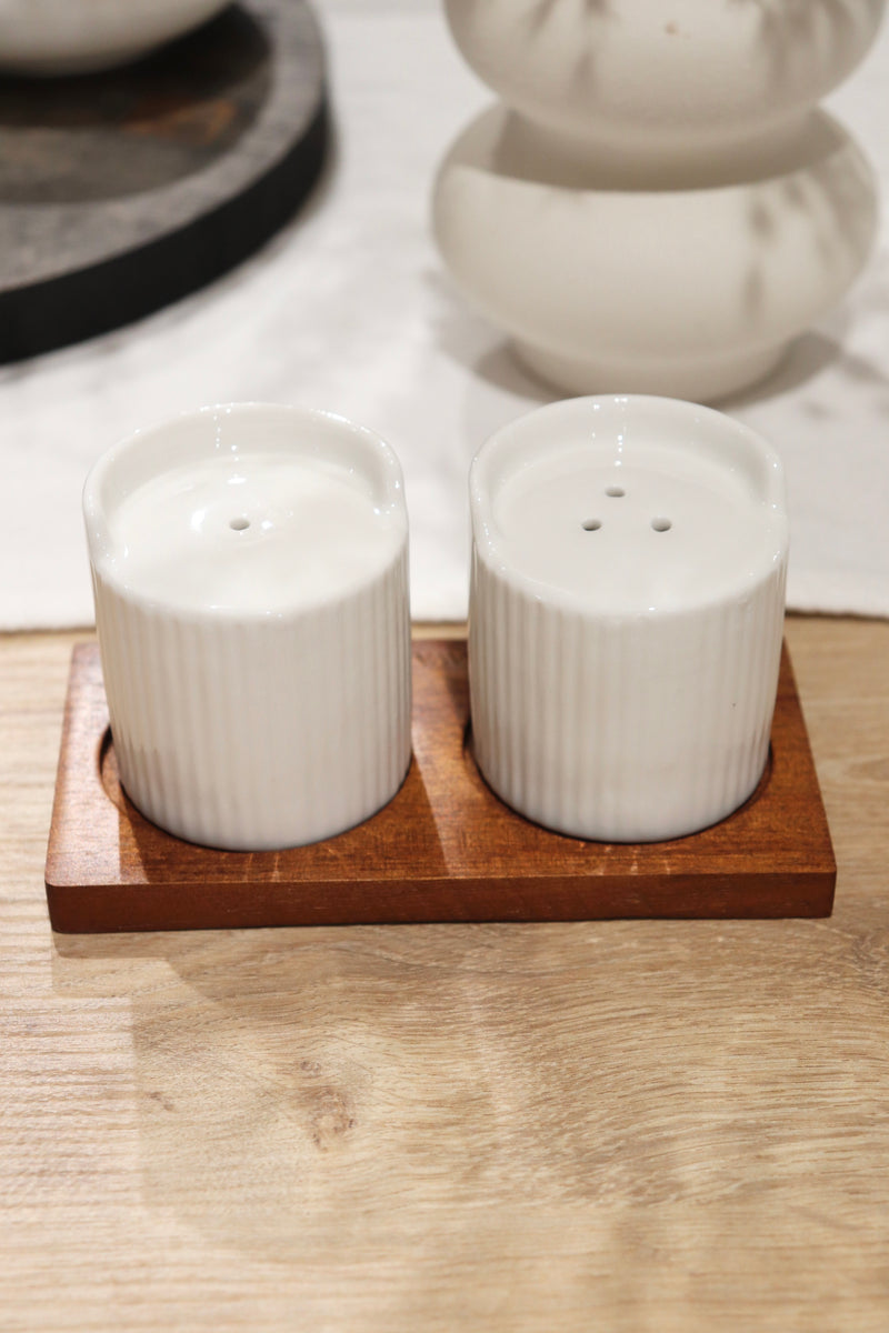 Acacia Salz- und Pfefferstreuer Set