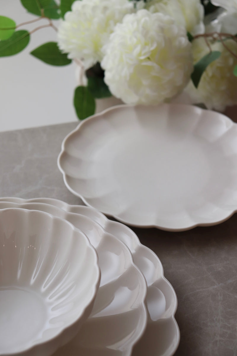 Lotus White 24 teiliges Tafelservice für 6 Personen