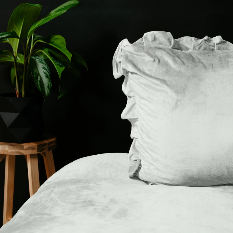 Bettwäsche Set Doppelbett Velvet Ruffle Hellgrau Samt
